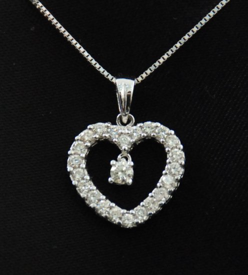 Diamond in Heart Diamond Pendant 18K Necklace
