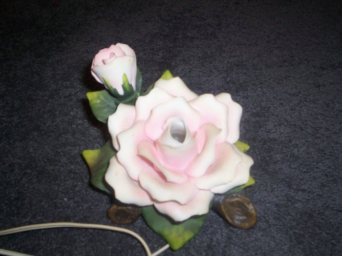 Rose Nightlight by Christmas around the World