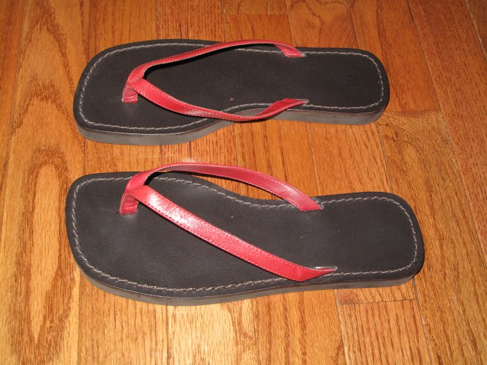 women's GAP leather flip flops size 7