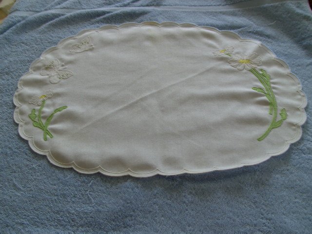 Vintage Table Place Mats Butterflies and Daisies Set of 4