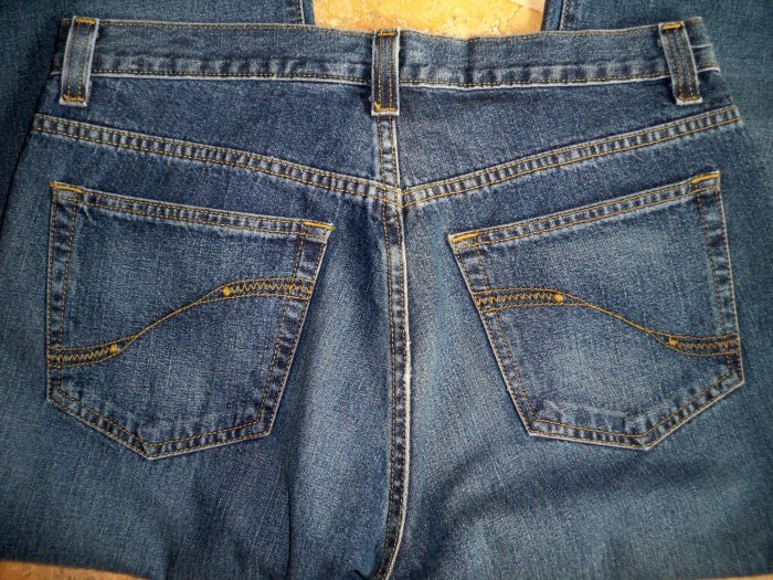 DKNY mens jeans size 32x34 california