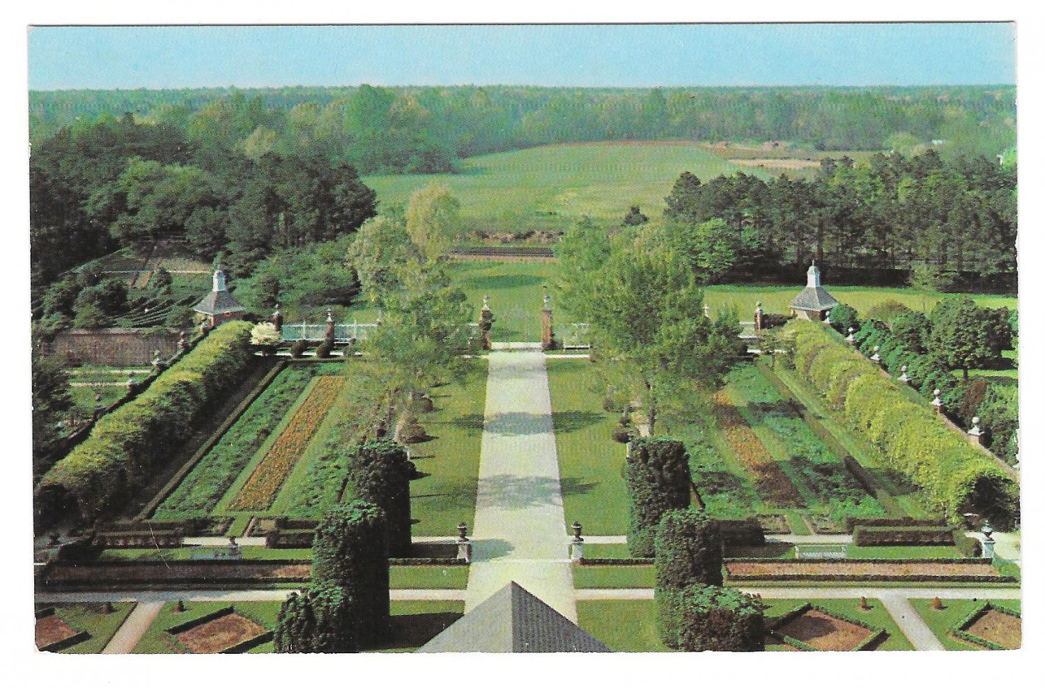 Williamsburg VA Palace Gardens Vintage Postcard Williamsburg VA Palace Gardens Vintage Postcard