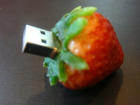 Strawberry 2GB Thumbdrive
