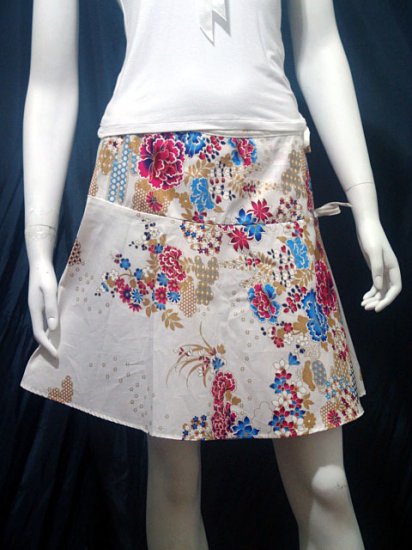 White Vintage Style Japanese Floral Cotton Short Wraparound Skirt