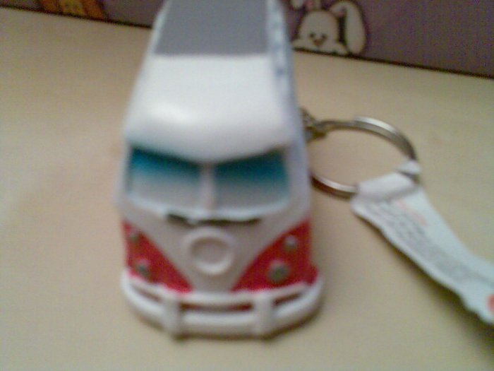 ONE RED ORNAMENTAL CAMPER VAN CAMPERVAN KEYRING NEW