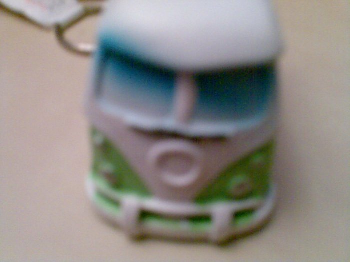 ONE GREEN ORNAMENTAL CAMPER VAN CAMPERVAN KEYRING NEW