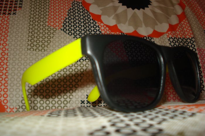 Yellow & Black Wayfarer style sunglasses - unisex