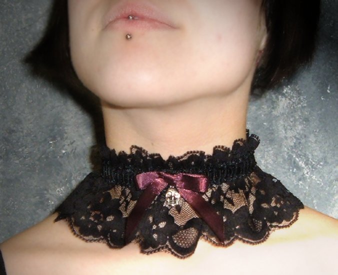 Lace Choker with Bow & Skull LC1- 2007