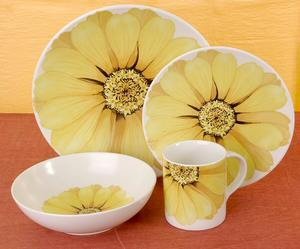 NEW Mikasa Tuscan Flower 16-piece Dinnerware Set
