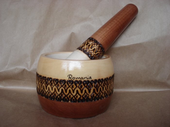 New Romanian Hand Crafted PESTLE & MORTAR Garlic -woodcut