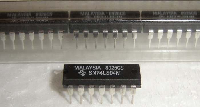 74LS04N / SN74LS04N Texas Instrument Original IC - 3 Pieces