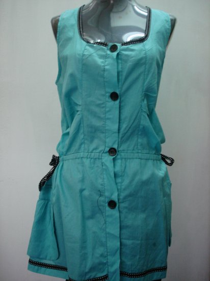 Sleeveless buttoned dress