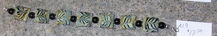 A19 - Bracelet -Green swirl porcelain bracelet