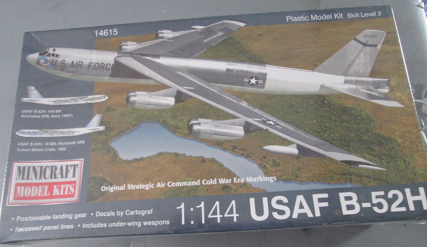 Minicraft B-52H Stratofortress 1/144 Scale