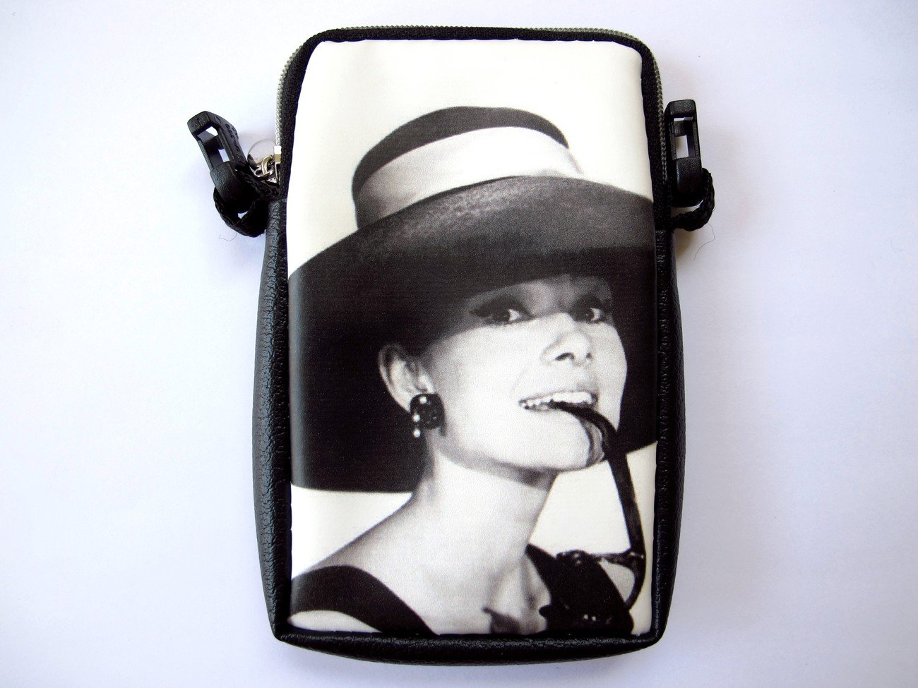 Audrey Hepburn Retro Mobile Phone MP3 MP4 iPod Case Pouch Bag