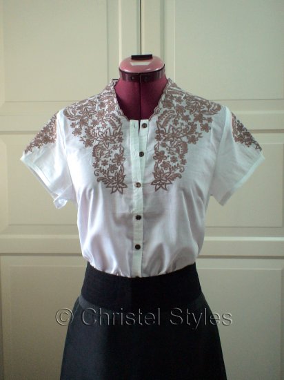 Classic Embroidered White Women's Shirt Size L (was $19)