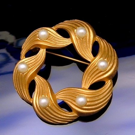 Vintage Circle Brooch Matte Goldtone Swirl Faux Pearls