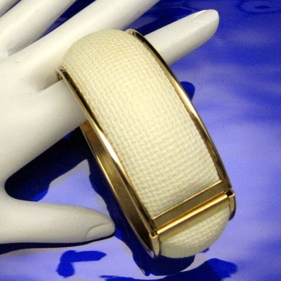 SARAH COVENTRY Vintage Bracelet Wide Hinged Bangle Cuff Cream Colored