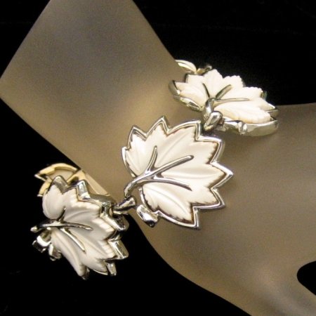 Vintage Bracelet White Thermoplastic 1950s Leaf Links