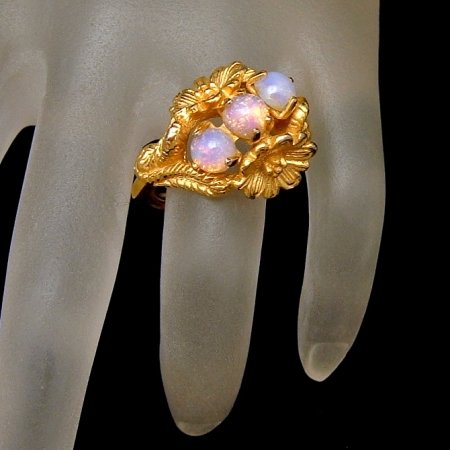 AVON Vintage Cocktail Ring Flowers 3 Faux Opals Sz 5-6