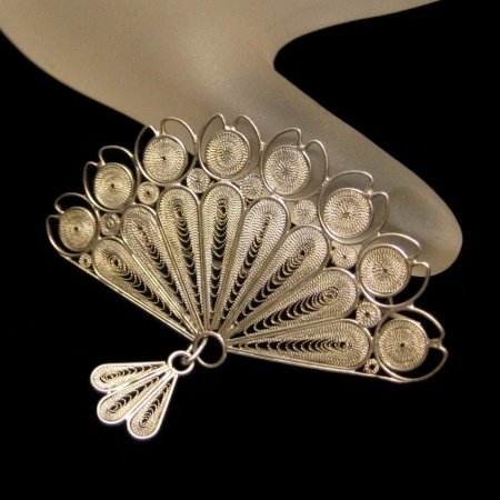 Vintage Fan Brooch Pin Filigree Cannetille Dangle Design