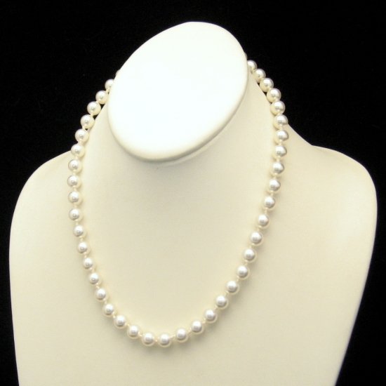 Vintage Lovely Knotted Glass Faux Pearls Necklace