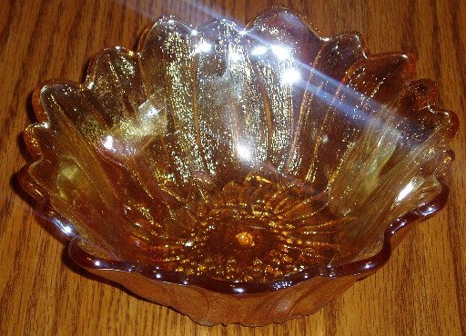 Vintage Indiana Glass 7" Carnival Bowl Lily Pons