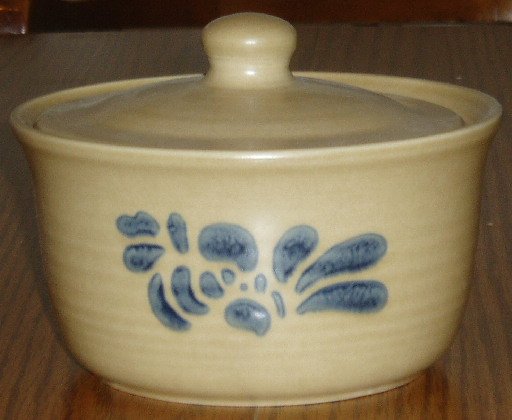 Pfaltzgraff Round Covered Casserole Dish Folk Art Pattern