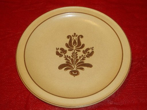 Vintage Pfaltzgraff Village Pattern Dinner Plate