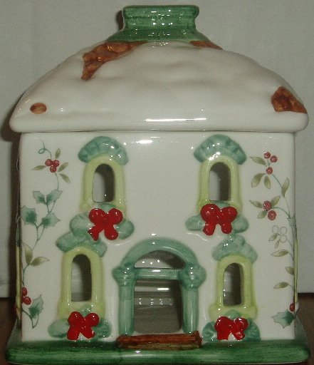 Pfaltzgraff Pierced House Holiday Light Winterberry Candle