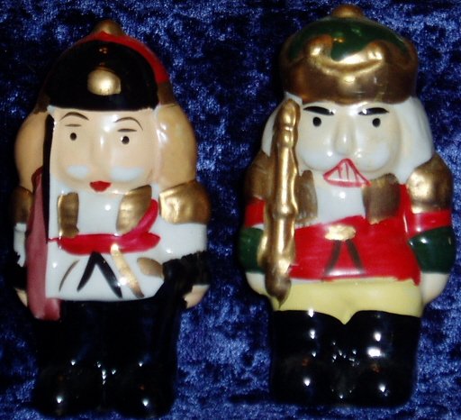 Ceramic Nutcracker Soldier Salt Pepper Shaker Set Holiday