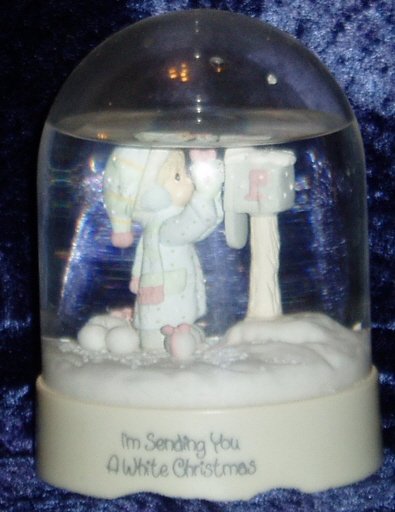 1986 Enesco Precious Moments Christmas Snow Globe
