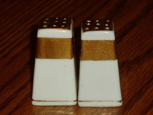 Vintage White and Gold Salt/Pepper Shaker Set Japan