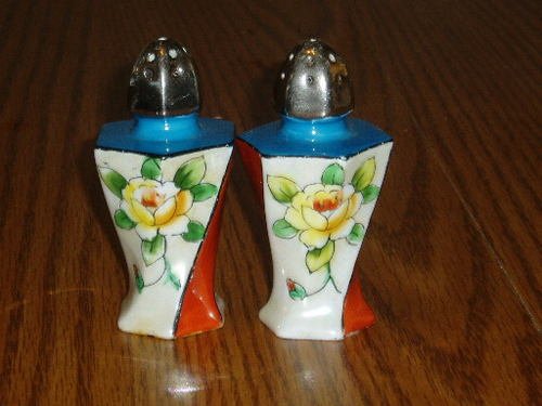 Older Yellow Rose Red/Blue/White Pearlized Salt/Pepper Shakers