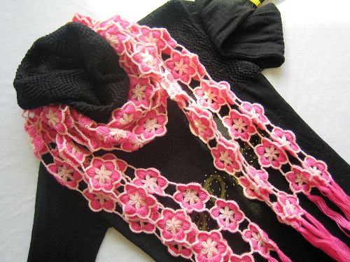 Hand-crochetted red pear flowers scarf