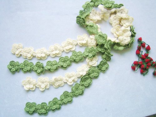 Hand-crochetted white and green peachblossom flowers scarf