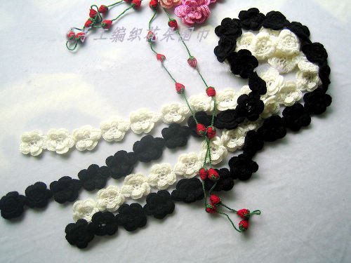 Hand-crochetted white and black peachblossom flowers scarf
