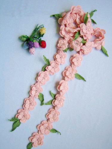 Hand-crochetted pink peachblossom flowers scarf with green leaves