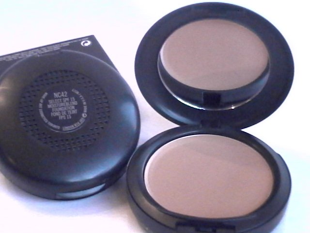 MAC MOISTUREBLEND FOUNDATION UNBOXED ASST