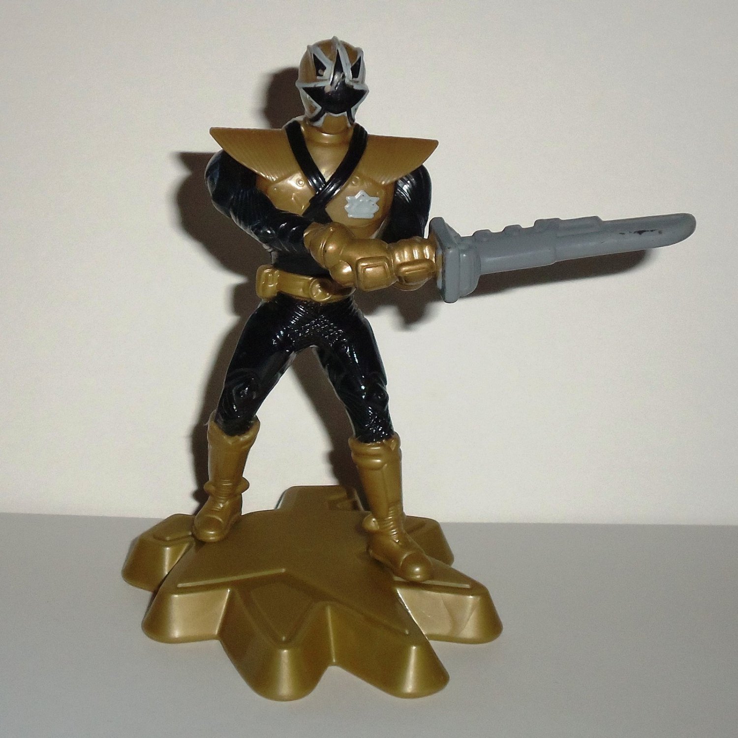 McDonald S 2012 Power Rangers Super Samurai Gold Ranger Happy Meal Toy