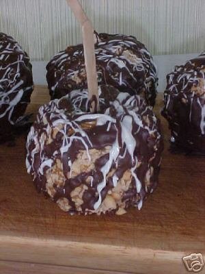 CARIBOUCOLLECTIBLES & EDIBLES MEGA CHOCOLATE CARAMEL NUT APPLES