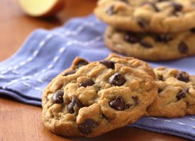 MACADAMIA NUT CHOCOLATE CHIP COOKIES FROM CARIBOUCOLLECTIBLES
