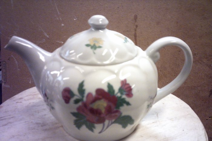 LAURA ASHLEY TEAPOT - PORCELAIN - ROSE - NEW ITEM