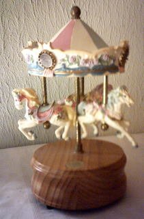 CAROUSEL MUSIC BOX 3 HORSES - CAROUSEL COLLECTION 4TH EDITION