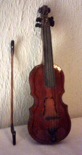 MINIATURE WOOD VIOLIN WITH BOW - BEAUTIFUL WOOD WITH GLOSS FINISH