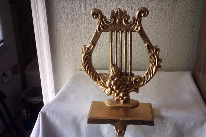 NEW CAST IRON GOLD HARP SHELVE HOOK - GREAT ITEM