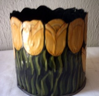 TIN YELLOW TULIP PLANTER / VASE / FLOWER POT - 6 1/4" TALL