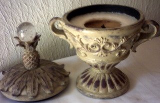 PINEAPPLE CANDLEHOLDER & CANDLE W/ TOP 9 1/2" TALL