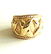 Amazing 3/4" Wide KISS Goldtone Ring 7
