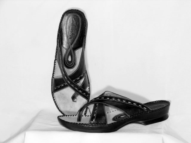 Clarks Artisan Black Grey Leather Flat Sandals 9M NEW